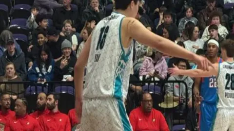 利拉德赛季终结，1换3交易方案揭晓！雄鹿获益，哈登成最大赢家？